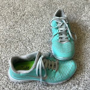 NIKE Women/mint green